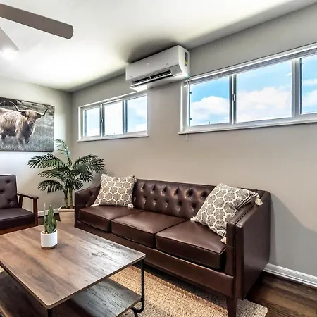 Roomy Urban Apartment Montrose! Free Parking #14